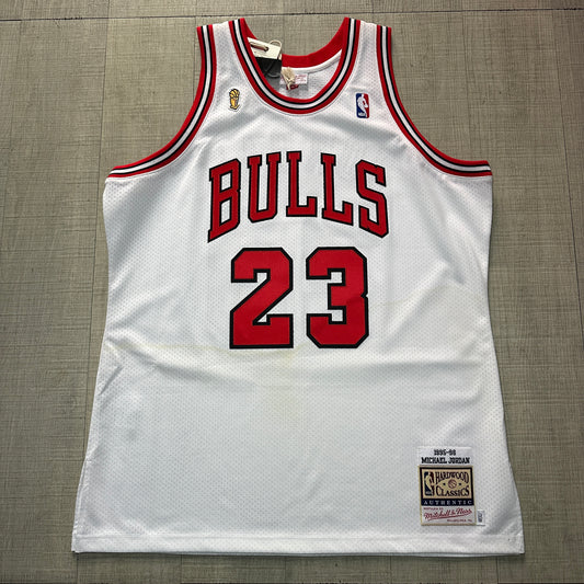 Micheal Jordan Chicago Bulls 95-96 Authentic Mitchell & Ness Jersey