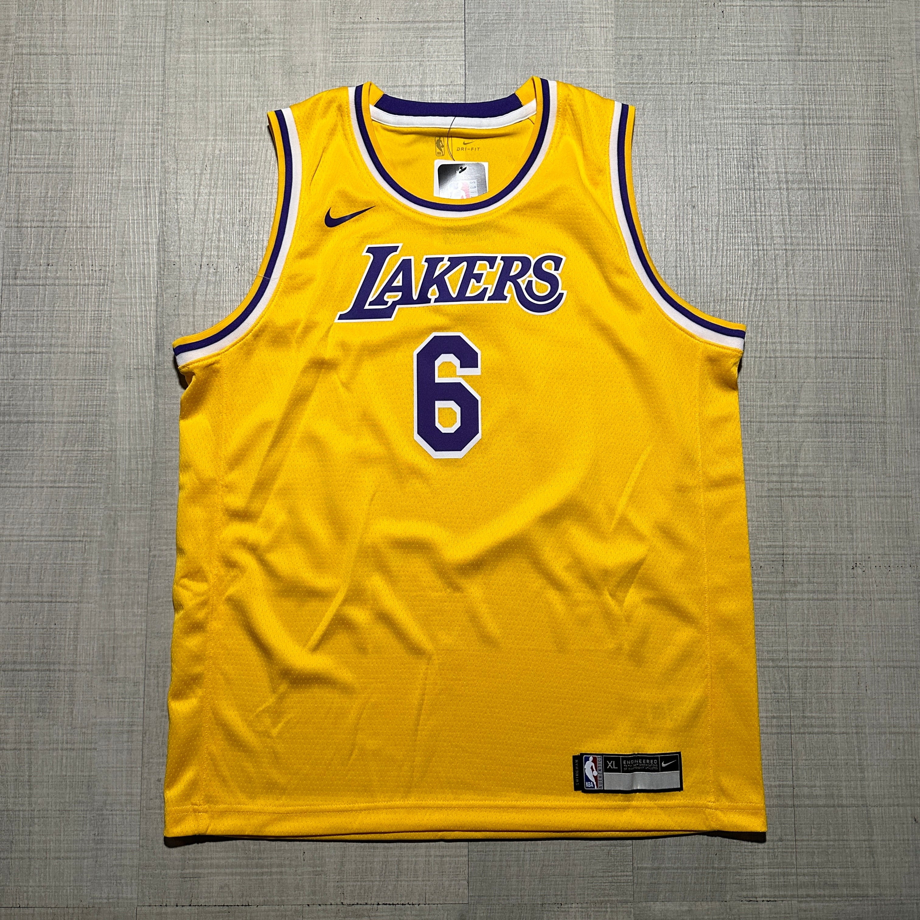 Lebron james clearance lakers jersey kids